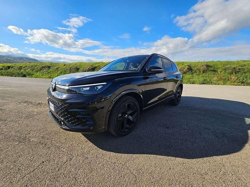 Usata VW Tiguan R-line 193 CV (141 kW) 2024 Nero SUV