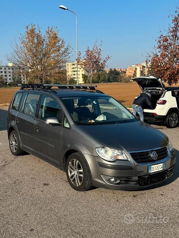 Usata VW Touran 105 CV (77 kW) 2008 Marrone Monovolume