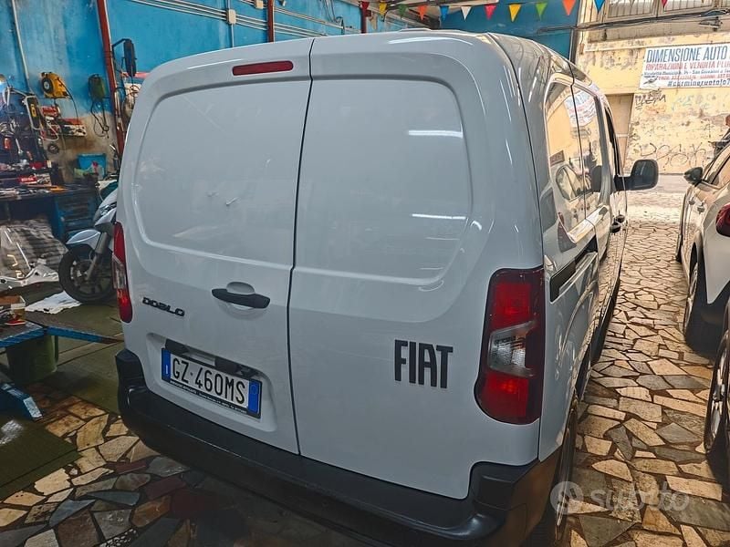 Usata Fiat Doblò 101 CV (74 kW) 2025 Bianco Monovolume