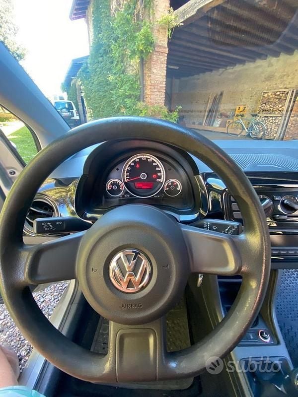 Usata VW up! 68 CV (50 kW) 2014 Grigio Utilitaria