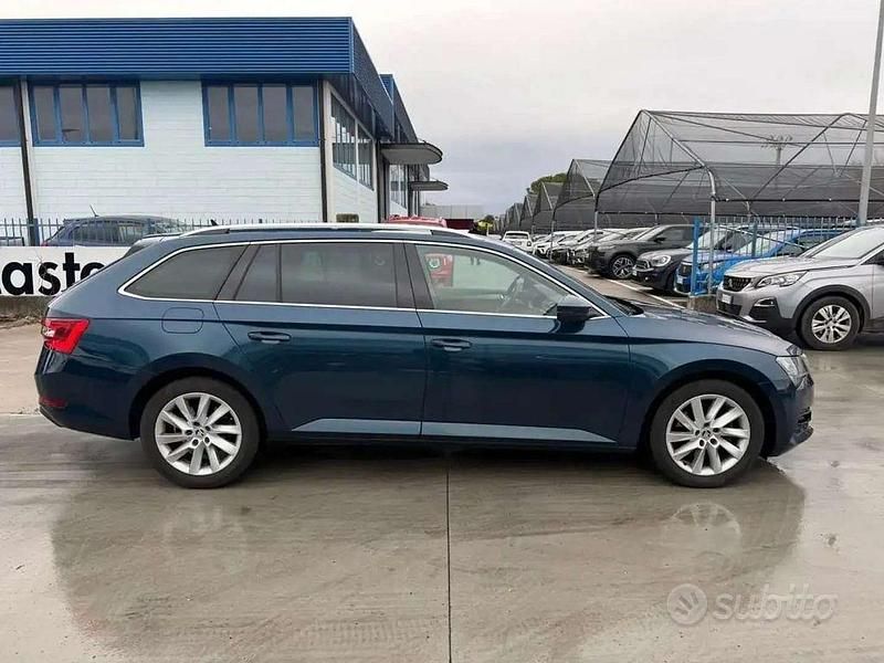 Usata Skoda Superb Executive 150 CV (110 kW) 2021 Blu/azzurro Station wagon