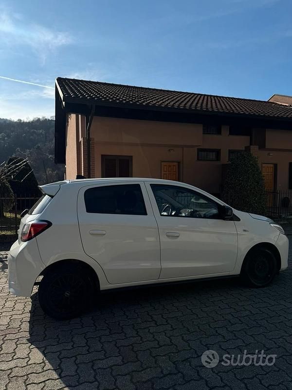 Usado Mitsubishi Space Star Invite 71 CV (52 kW) 2022 Blanco Utilitario