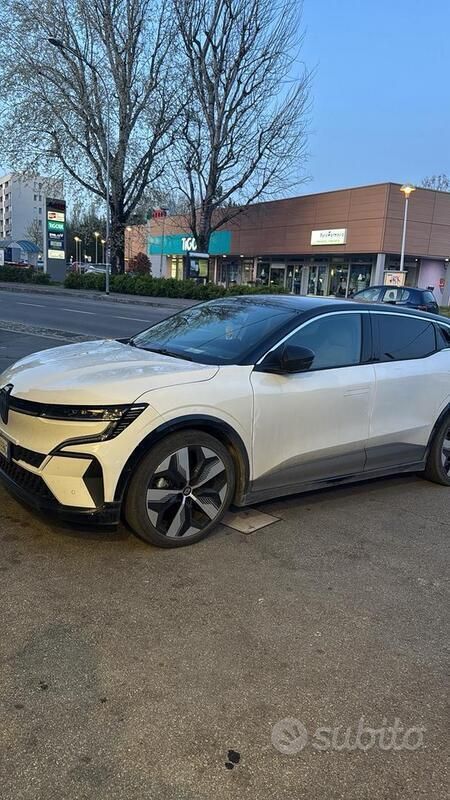Usata 2023 Renault Mégane Techno Tre volumi | 22.600 € (Super prezzo) - Immagine 1/4