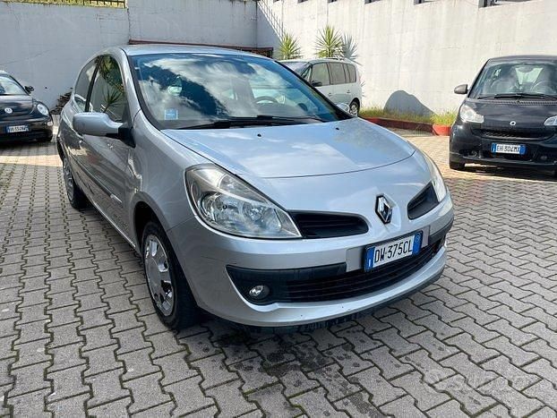 Usata Renault Clio III 75 CV (55 kW) 2009 Grigio Berlina