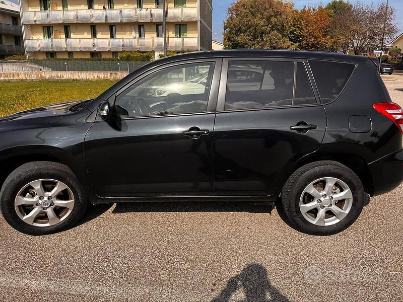 Usata Toyota RAV4 150 CV (110 kW) 2011 Nero SUV