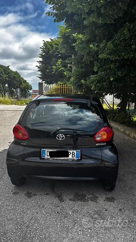 Usata Toyota Aygo 129 CV (94 kW) 2007 Nero Utilitaria