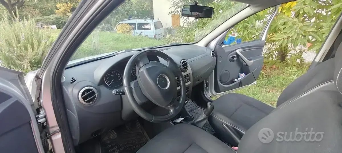 Usata Dacia Sandero Stepway 88 CV (64 kW) 2011 Grigio Berlina