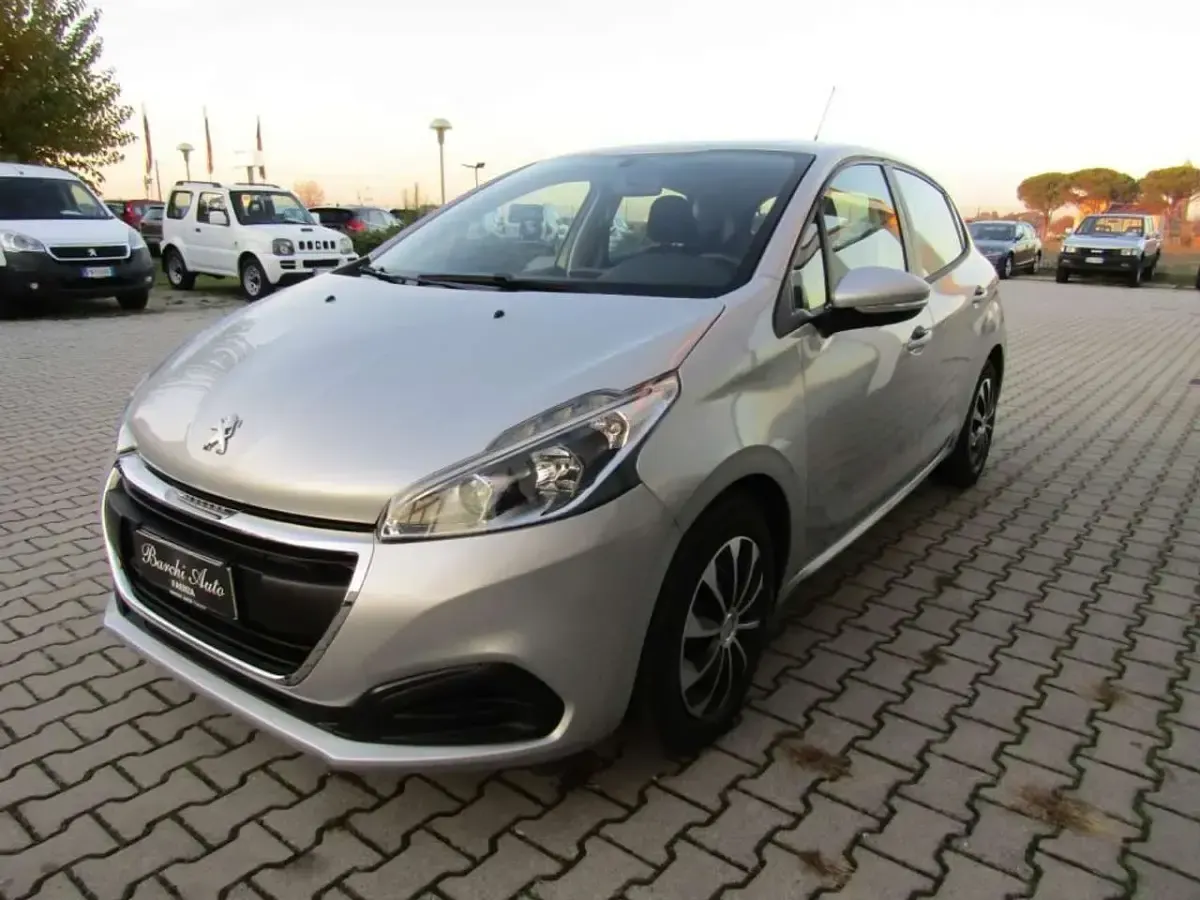 Usata Peugeot 208 Allure 75 CV (55 kW) 2016 Argento Utilitaria