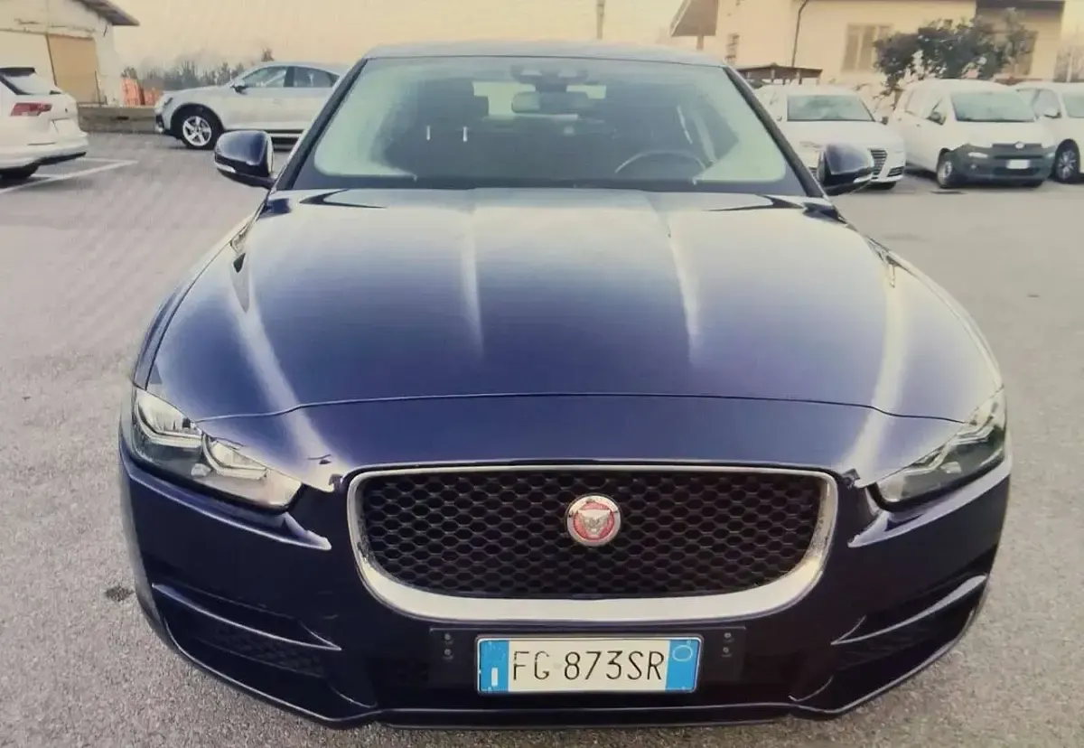 Usata Jaguar XE Business Edition 179 CV (131 kW) 2016 Blu/azzurro Berlina