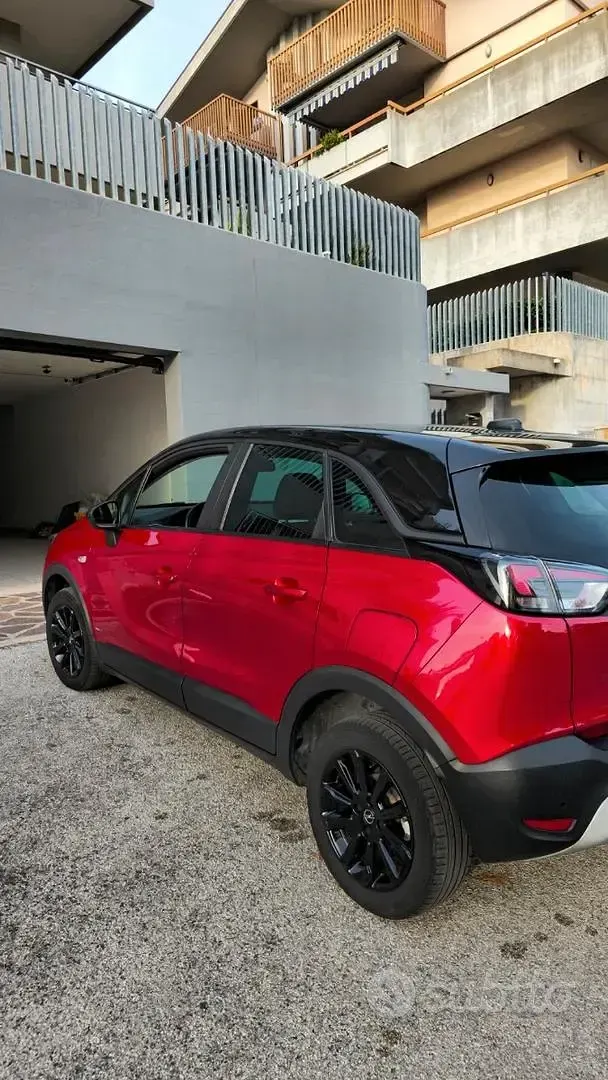 Usata Opel Crossland 110 CV (80 kW) 2022 Rosso SUV