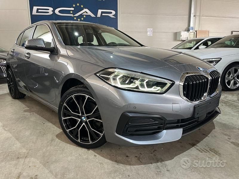 Begagnad BMW 118 Advantage 136 HK (100 kW) 2022 Grå Halvkombi