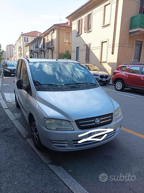 Grigio Usata 2008 Fiat Multipla Monovolume | 1650 € (Super prezzo) - Immagine 1/4