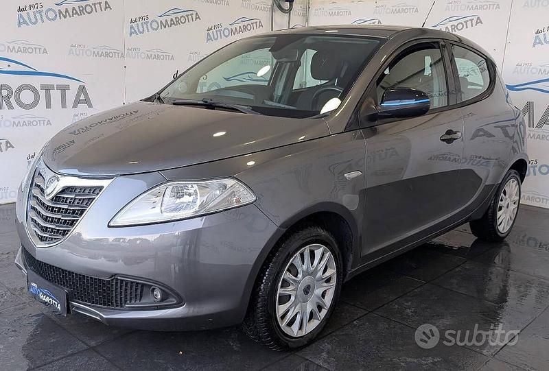 Usata Lancia Ypsilon Gold 69 CV (50 kW) 2014 Grigio Utilitaria