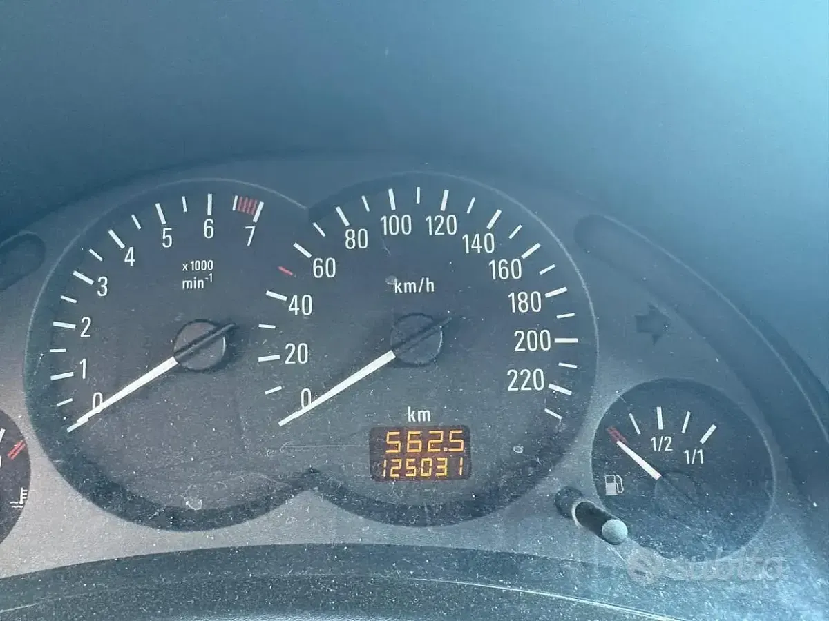 Usata Opel Corsa 75 CV (55 kW) 2002 Utilitaria