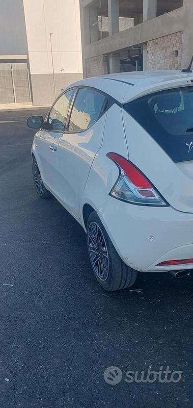 Usata Lancia Ypsilon 69 CV (50 kW) 2021 Bianco Utilitaria