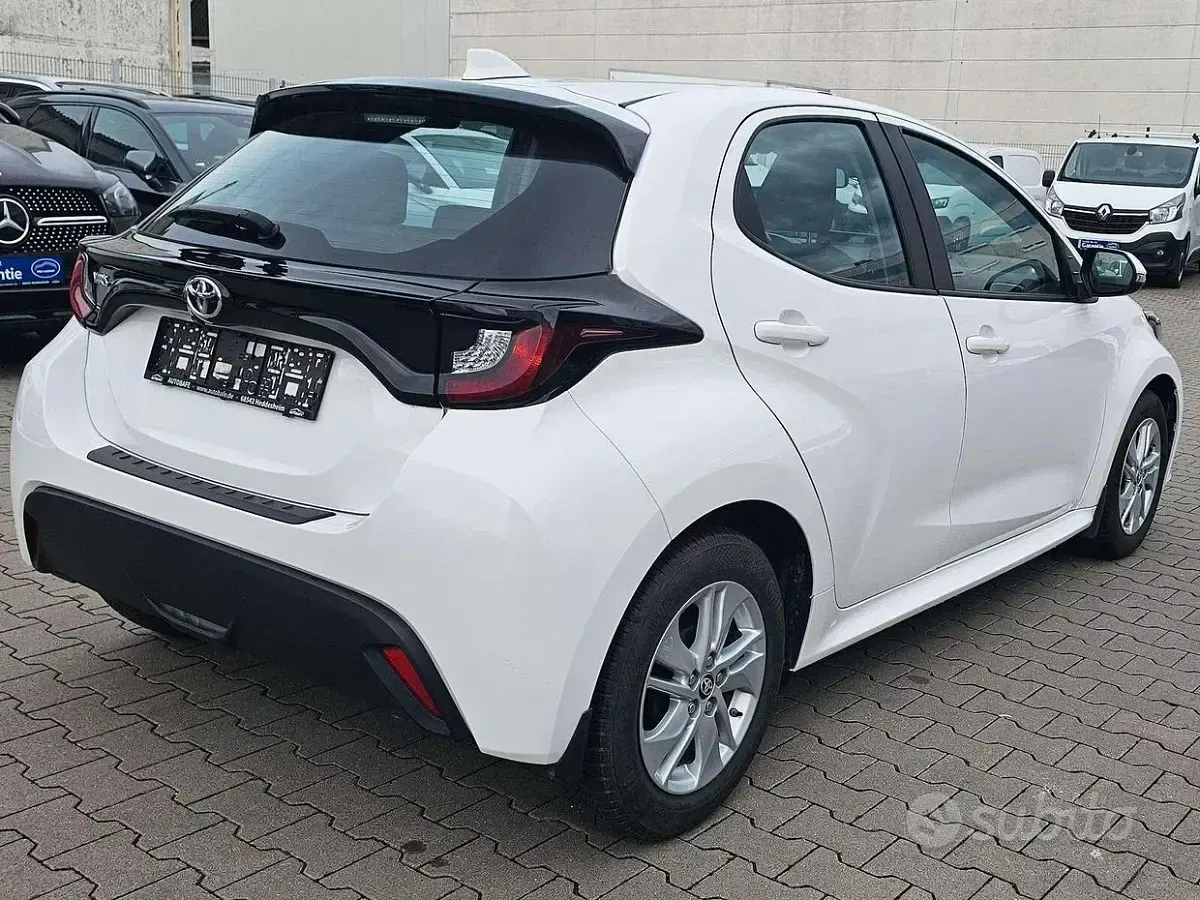 Usata Toyota Yaris 72 CV (52 kW) 2022 Bianco Utilitaria