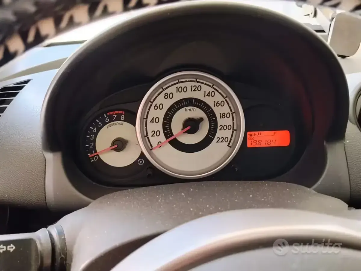 Usata Mazda 2 75 CV (55 kW) 2008 Grigio Utilitaria