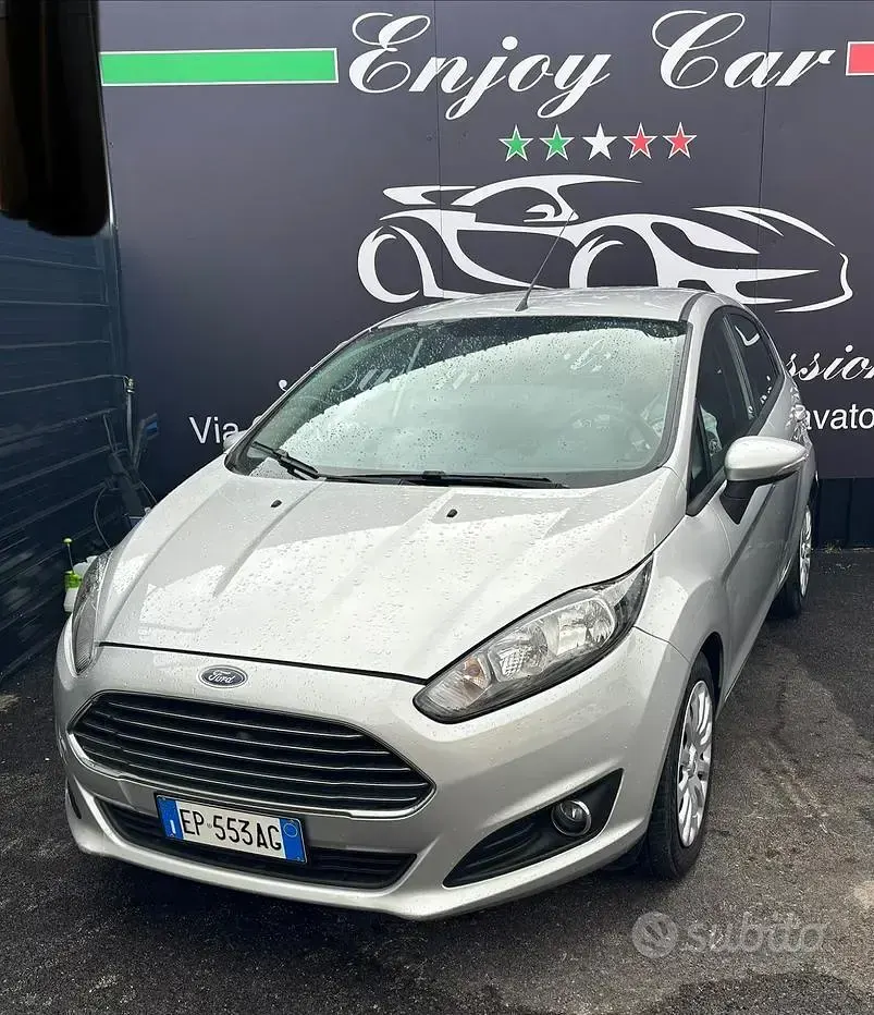 Usata Ford Fiesta Titanium 75 CV (55 kW) 2014 Grigio Utilitaria