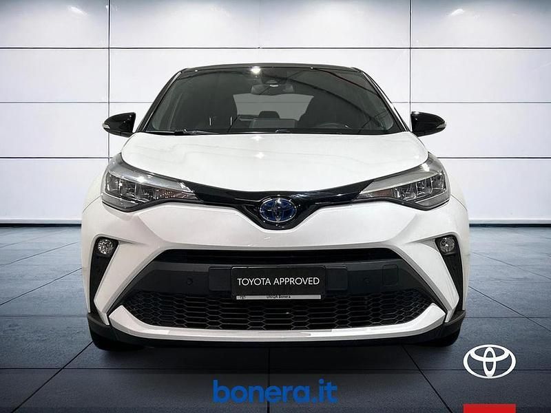 Usata Toyota C-HR Trend 184 CV (135 kW) 2023 Pearl white & black SUV