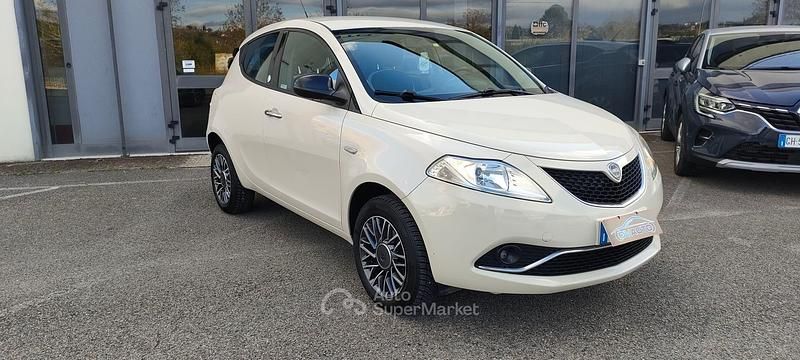 Usata Lancia Ypsilon 84 CV (61 kW) 2016 Beige Utilitaria