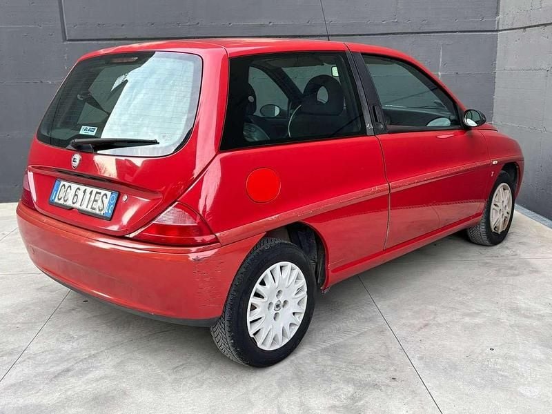 Usata Lancia 2000 60 CV (44 kW) 2002 Rosso Berlina