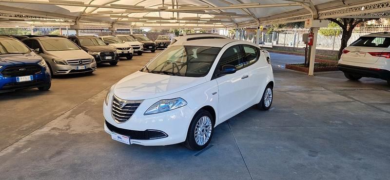 Usata Lancia Ypsilon Platinum 95 CV (69 kW) 2014 Bianco Utilitaria
