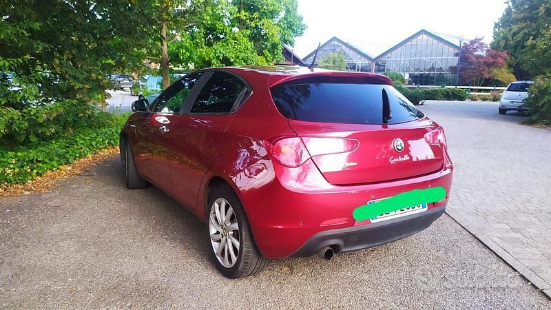 Usata Alfa Romeo Giulietta 105 CV (77 kW) 2012 Rosso Utilitaria