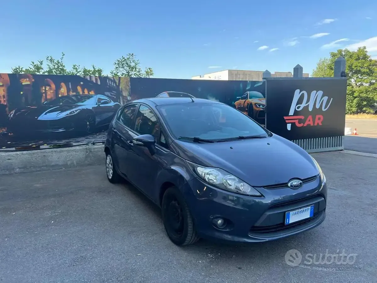 Usata Ford Fiesta Titanium 68 CV (50 kW) 2011 Grigio Berlina