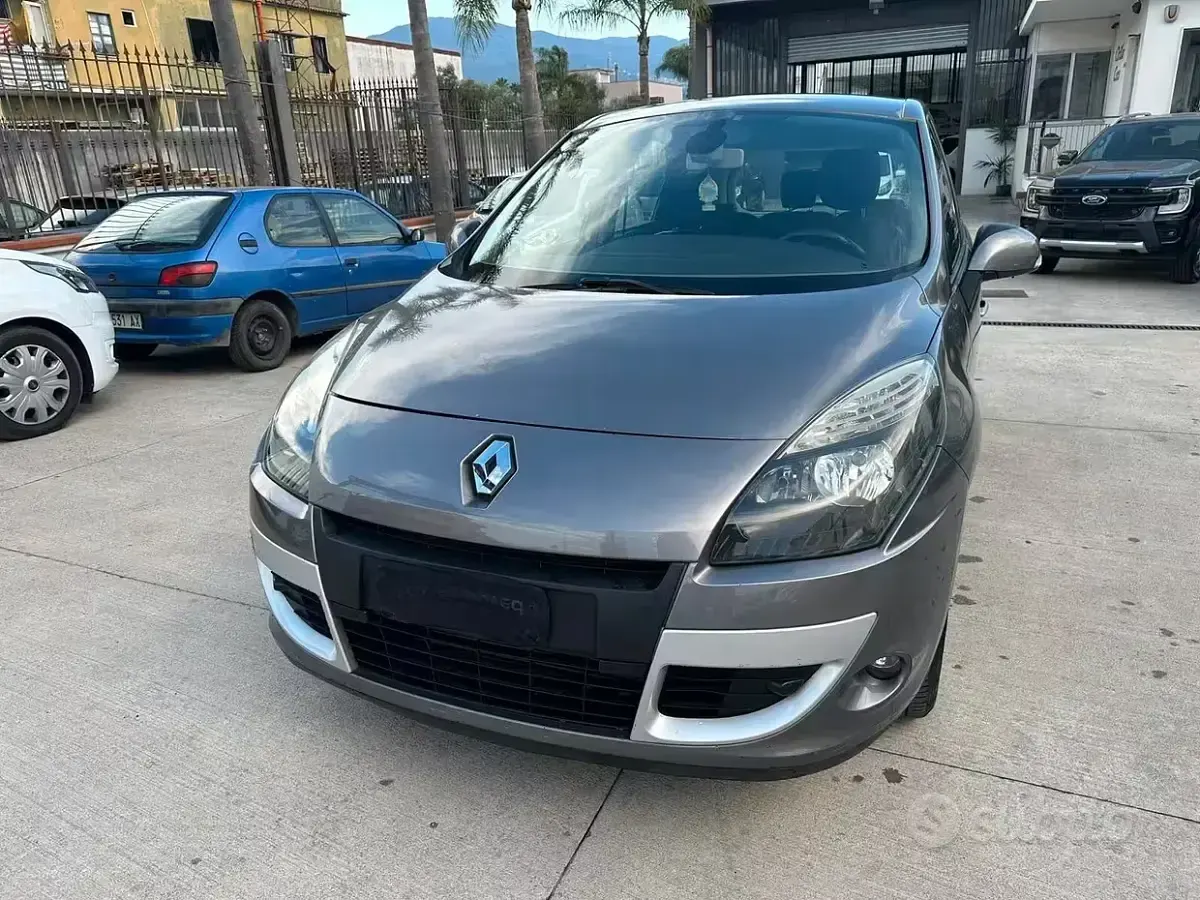 Usata Renault Scénic Dynamique 110 CV (80 kW) 2011 Grigio Monovolume