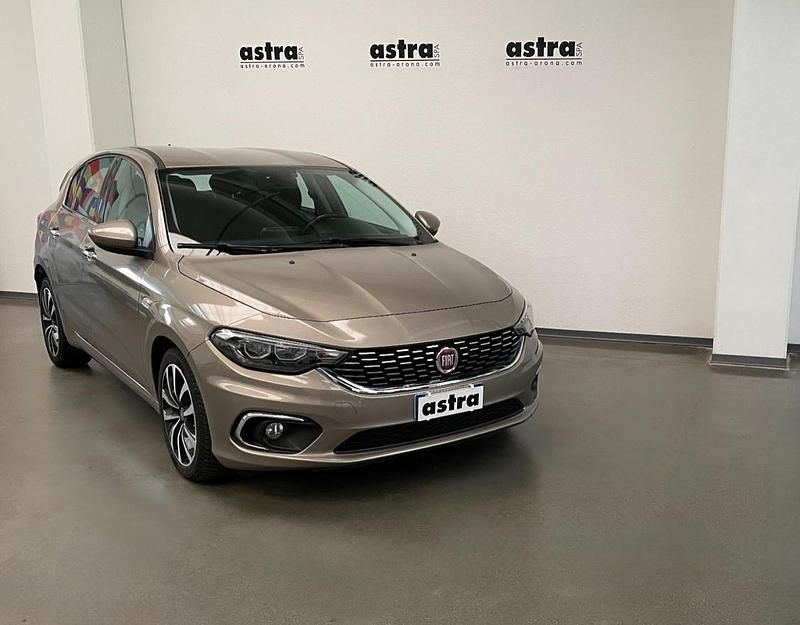 Usata Fiat Tipo Lounge 95 CV (69 kW) 2018 Gray Berlina