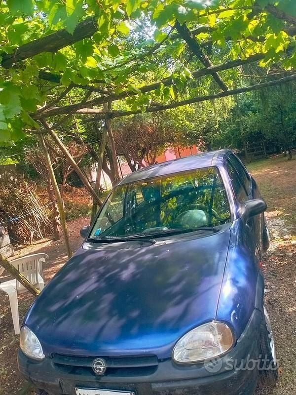 Usata Opel Corsa 65 CV (47 kW) 1998 Blu Utilitaria