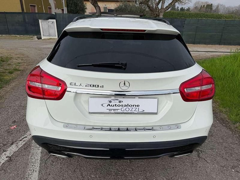 Usata Mercedes GLA200 136 CV (100 kW) 2016 Bianco SUV