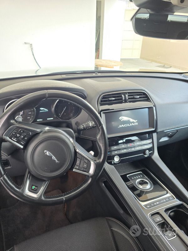 Usata 2019 Jaguar F-Pace SUV | 18.500 € (Buon prezzo) - Immagine 1/4