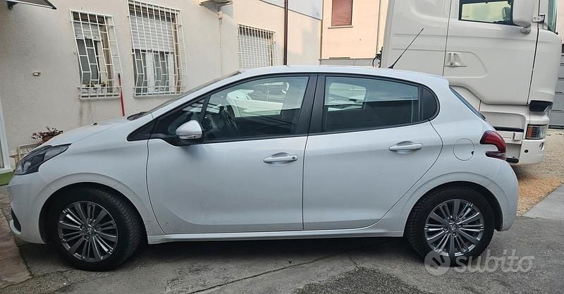 Usata Peugeot 208 Active 75 CV (55 kW) 2016 Bianco Utilitaria
