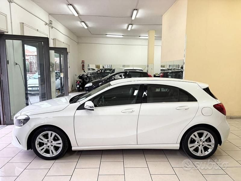 Usata Mercedes A180 108 CV (79 kW) 2015 Bianco Berlina