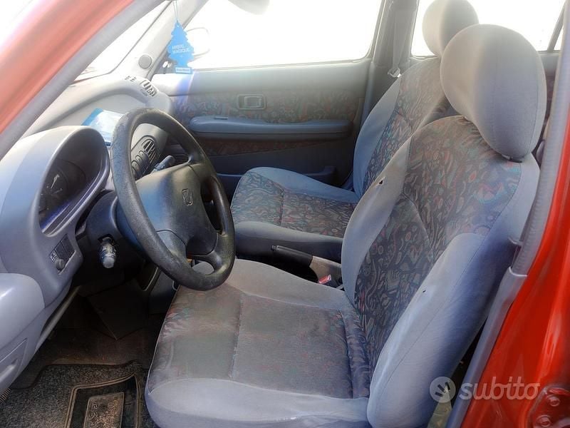 Usata Nissan Micra 54 CV (39 kW) 1997 Rosso Utilitaria
