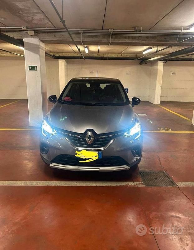 Grigio Usata 2021 Renault Captur SUV | 16.800 € (Buon prezzo) - Immagine 1/4