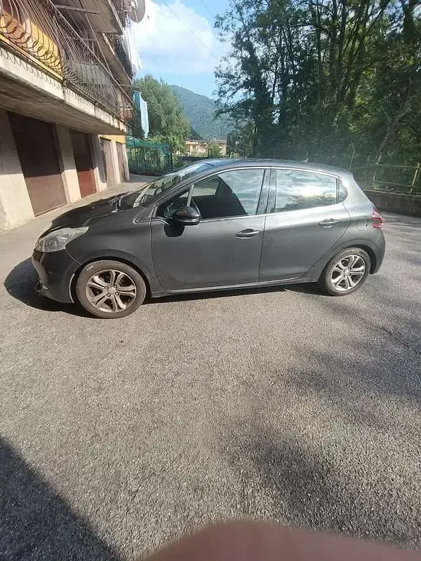 Usata Peugeot 208 Allure 82 CV (60 kW) 2013 Utilitaria