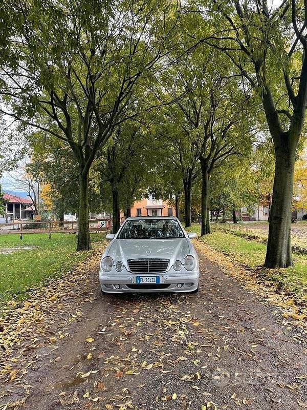 Grigio Usata 2002 Mercedes E270 Avantgarde Tre volumi | 2250 € (Super prezzo) - Immagine 1/4