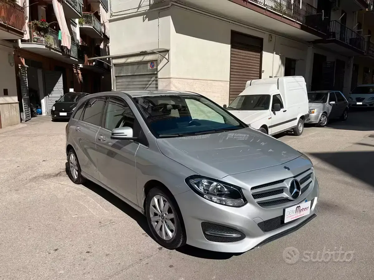 Usata Mercedes B160 Business 90 CV (66 kW) 2017 Grigio Utilitaria