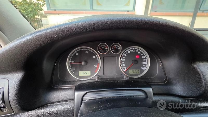 Usata VW Passat 101 CV (74 kW) 2002 Grigio Berlina