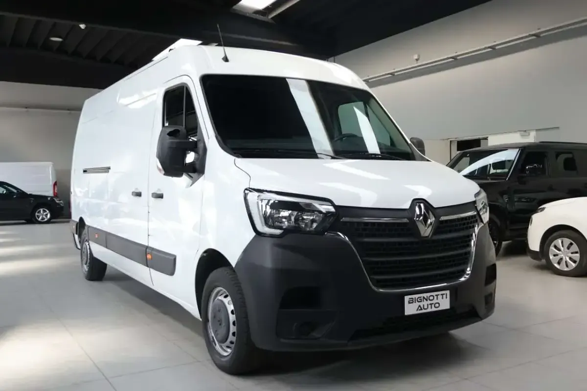 Usata Renault Master 150 CV (110 kW) 2023 Bianco Monovolume