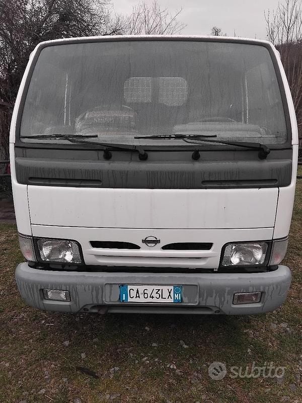 Usata Nissan Cabstar 2002 Bianco Pick-up
