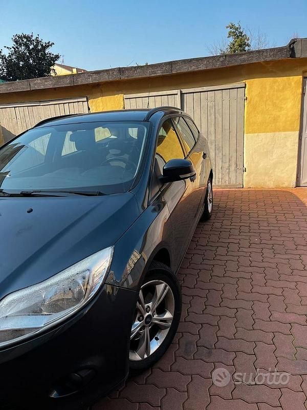 Usata Ford Focus 115 CV (84 kW) 2012 Blu Station wagon