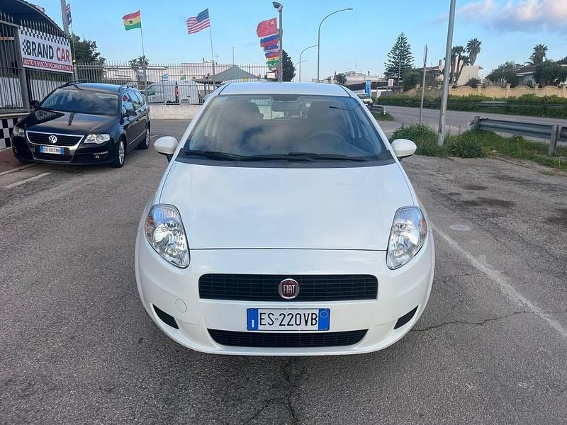 Usata Fiat Grande Punto 77 CV (56 kW) 2013 Bianco Utilitaria