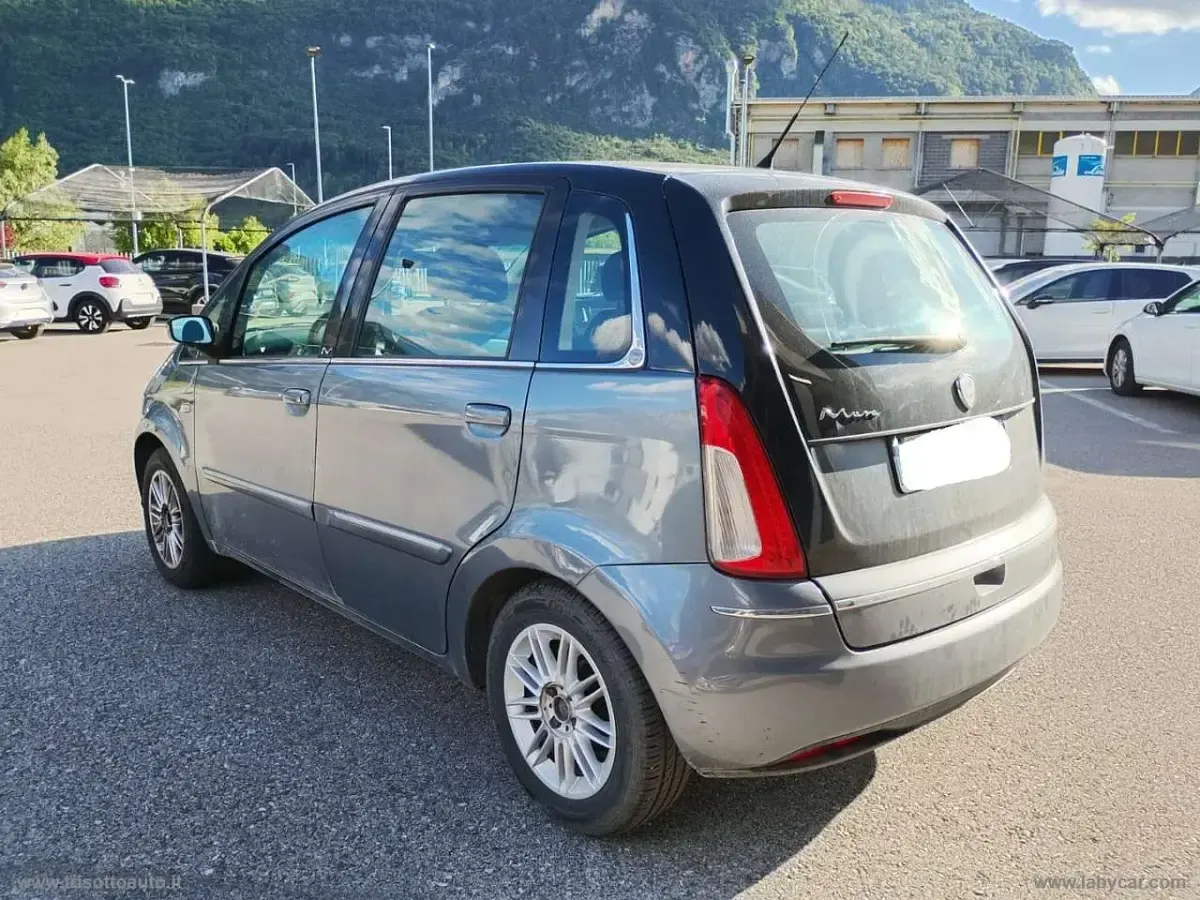 Usata Lancia Musa 95 CV (69 kW) 2008 Grigio Monovolume