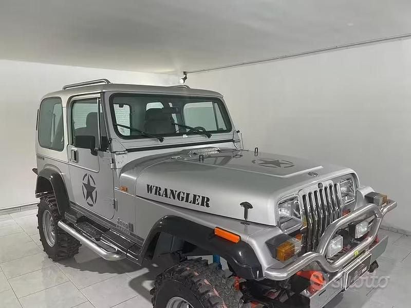 Occasion Jeep Wrangler Laredo 103 ch (75 kW) 1989 Gris SUV