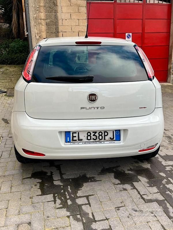 Usata Fiat Punto 95 CV (69 kW) 2012 Bianco Utilitaria