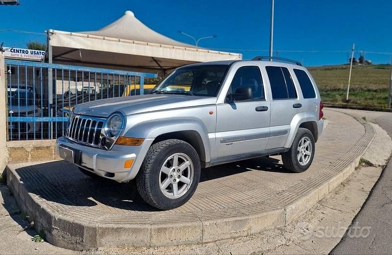 Usata Jeep Cherokee Limited 163 CV (119 kW) 2005 Argento SUV