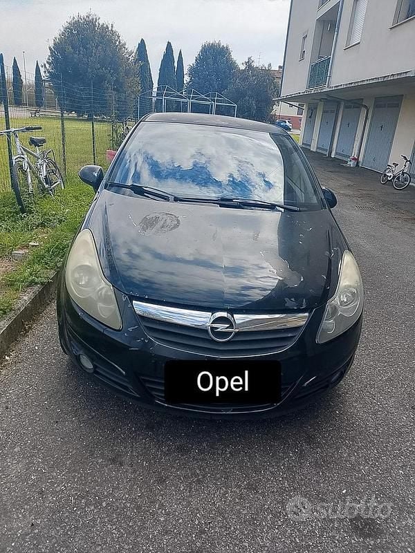 Usata Opel Corsa 75 CV (55 kW) 2009 Nero Utilitaria